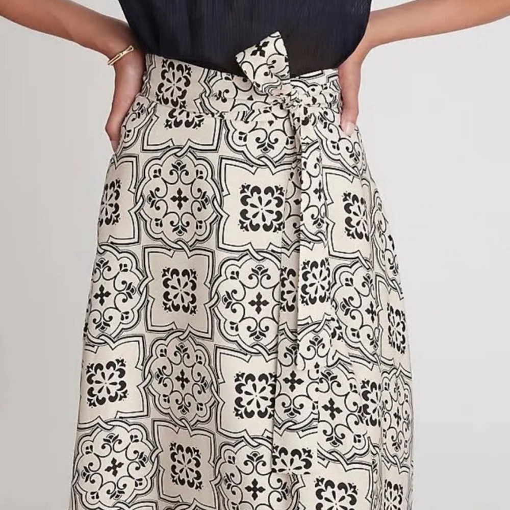 Ann Taylor Black and Cream Maxi Skirt